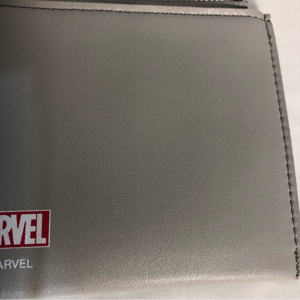 Marvel Gray Wristlet Red Strap Logo Clutch Bag Pouch NWT - Picture 8 of 12